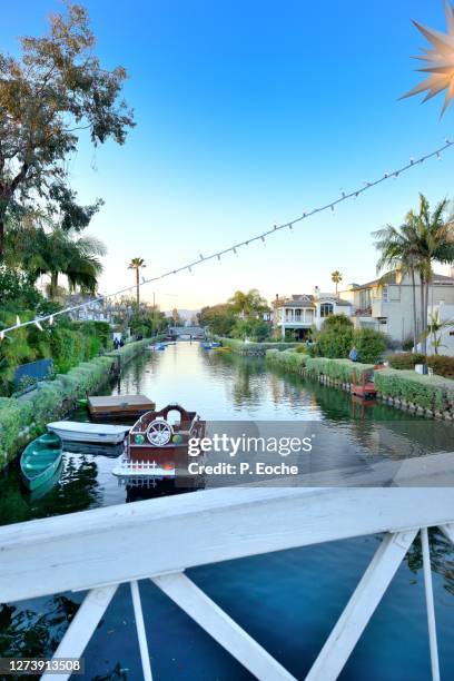 venice beach (los angeles), the canals and bridges - venice stock-fotos und bilder