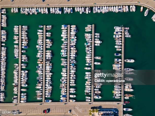 yatch port cenital view - cenital beach stock pictures, royalty-free photos & images