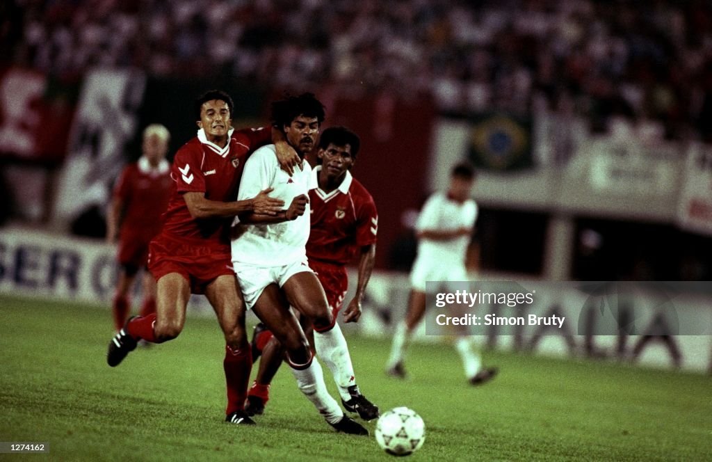 Ricardo of Benfica and Frank Rijkaard of AC Milan