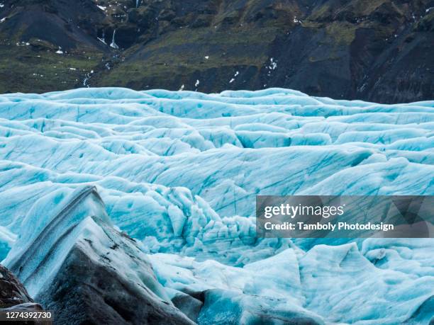 fjallsrln iceberg glacier near the glacier lagoon - land i sikte bildbanksfoton och bilder