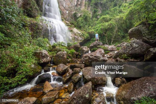 waterfall in atlanticrainforest, serra dosorgaosnational park, riodejaneirostate, brazil - penedo - fotografias e filmes do acervo