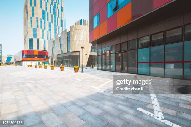 colorful office buildings - glass building road stockfoto's en -beelden