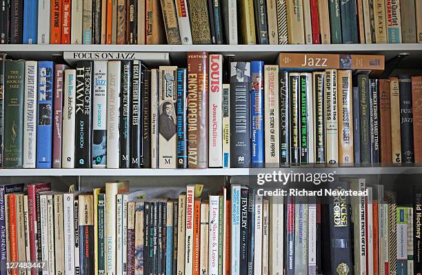 books on shelves - bookshelf foto e immagini stock