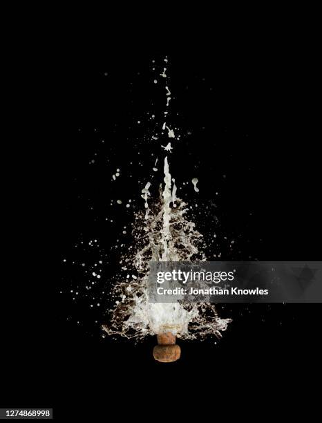 upside down champagne cork explosion - champagnekleurig stockfoto's en -beelden