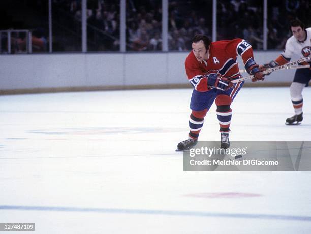 Yvan Cournoyer of the Montreal Canadiens skates with the puck during an NHL game against the New York Islanders circa 1974 at the Nassau Coliseum in...