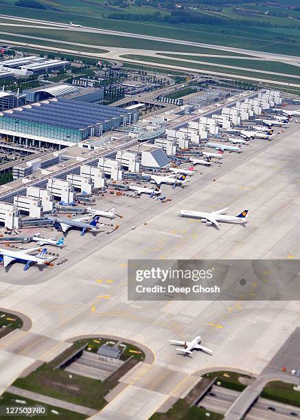 aerial munich airport terminal 2 - munich airport stock-fotos und bilder