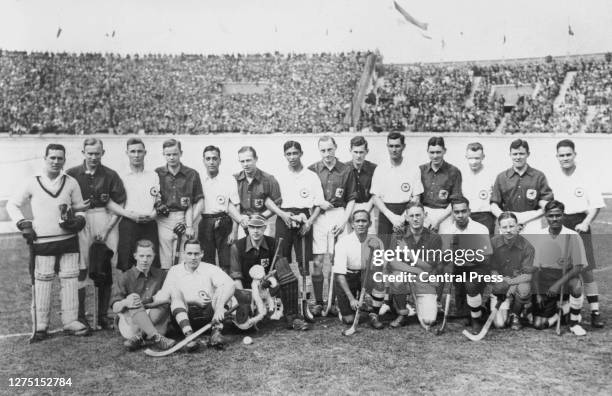 The India and Netherlands hockey teams pose together for a group portrait ahead of the final of the Men's Field Hocket at the 1928 Summer Olympics in...