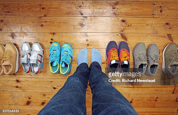 footwear decisions - entscheidung stock-fotos und bilder