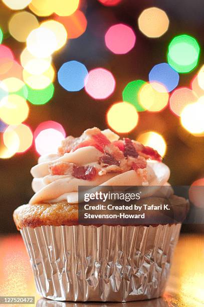 maple bacon cupcake - ypsilanti stock pictures, royalty-free photos & images