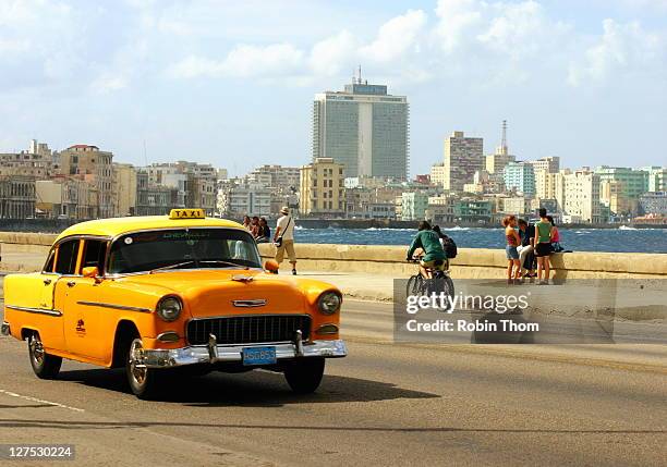 malecon taxi - malecon stock pictures, royalty-free photos & images