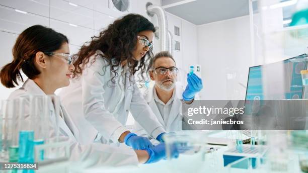 Busy Lab Busy Laboratory Photos and Premium High Res Pictures - Getty Images