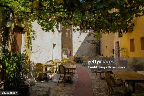 èze village - france - provence village fotografías e imágenes de stock