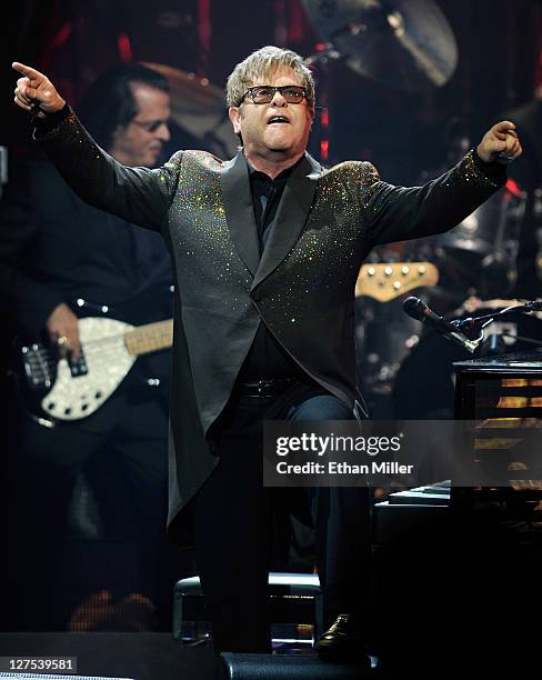 Elton John In Las Vegas Nv Elton John Las Vegas Photos and Premium High Res Pictures - Getty Images
