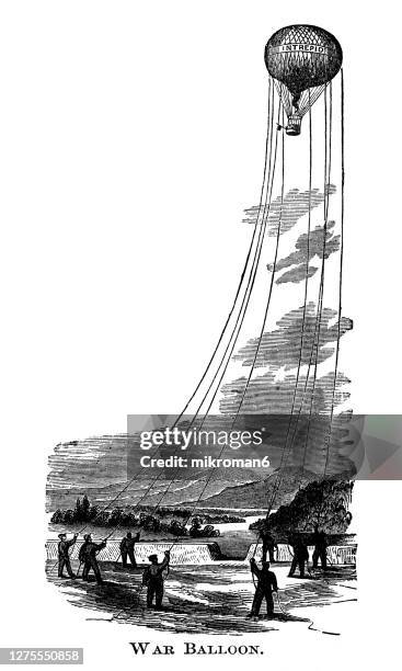 old engraved illustration of war hot air balloon. - esplosivo foto e immagini stock