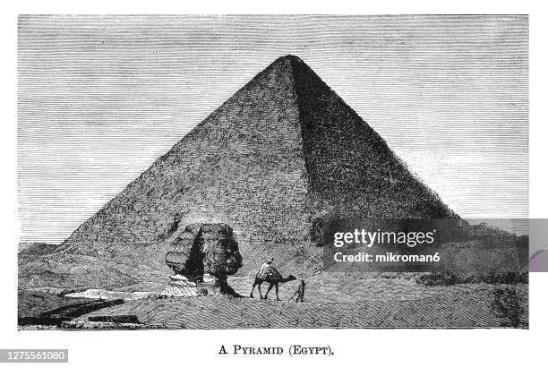 old engraved illustration of ancient egyptian architecture, pyramid - gizeh stockfoto's en -beelden