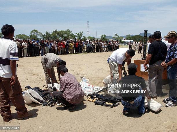 Free Aceh Movement members unload theri weapons during a disarmament ceremony in Banda Aceh, 15 September 2005. Separatist rebels in Indonesia's Aceh...