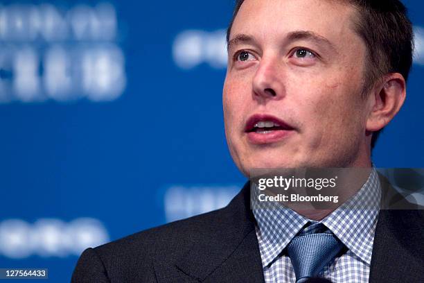 27 Tesla Spacex Ceo Elon Musk At The National Press Club Photos & High