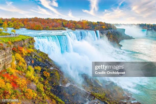 paesaggio autunnale delle cascate del niagara - autumn in new york foto e immagini stock