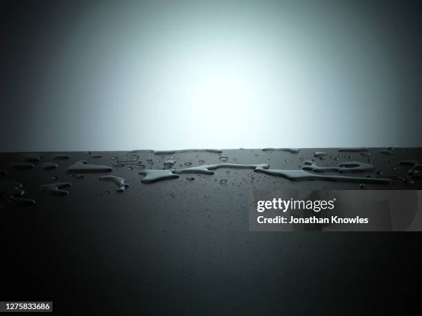 wet surface - black studio background stock-fotos und bilder