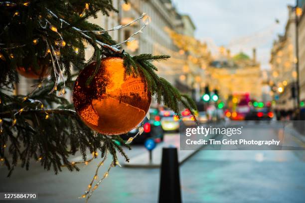 bauble and christmas tree decorations in a london city street - london winter stockfoto's en -beelden
