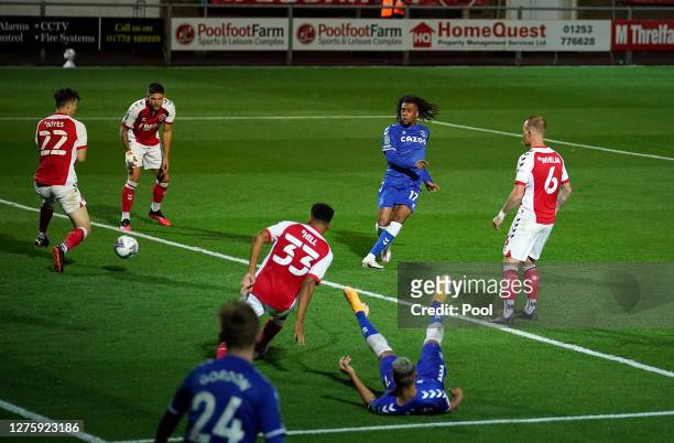 Alex Iwobi of Everton scores his sides third goal during the Carabao Cup third round match between Fleetwood Town and Everton at Highbury Stadium on...