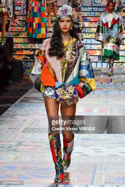 2021 Runway Bags Dolce Gabbana Photos and Premium High Res Pictures ...