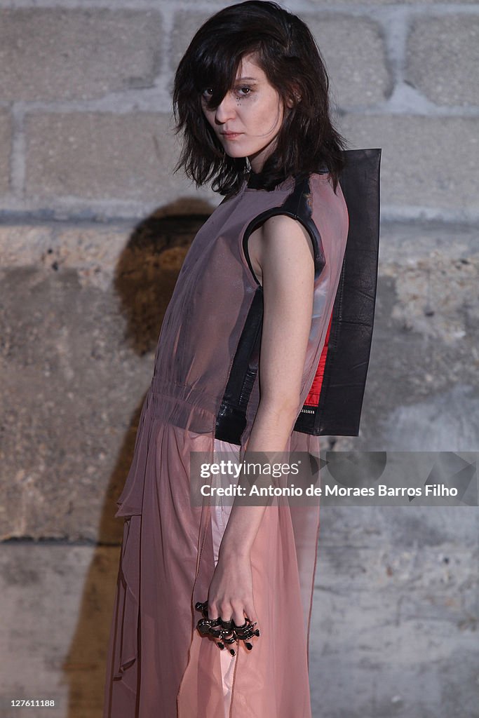 Maison Martin Margiela: Runway - Paris Fashion Week Fall/Winter 2012