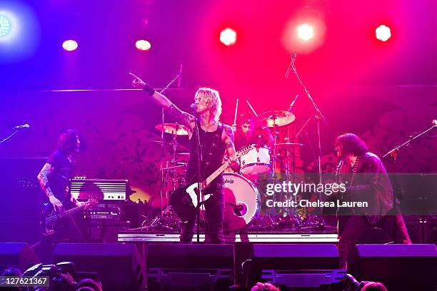 Jeff Rouse Bassist Photos and Premium High Res Pictures - Getty Images