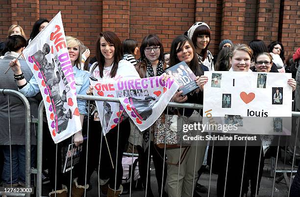 One Direction Facebook Fan 1,605 One Direction Fans Stock Photos, High-Res Pictures, and Images ...