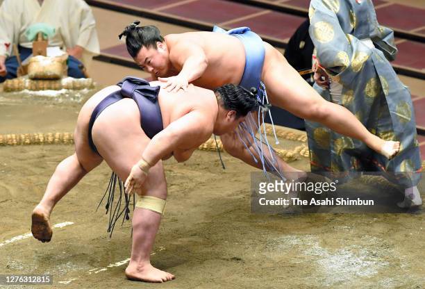 Tobizaru throws Onosho to win on day eleven of the Grand Sumo Autumn Tournament at Ryogoku Kokugikan on September 23, 2020 in Tokyo, Japan.