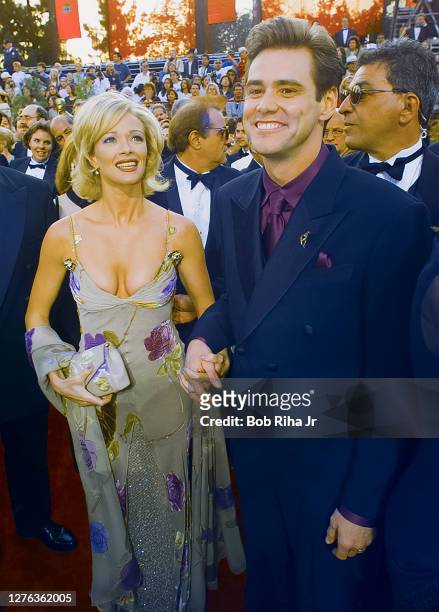 Jim Carrey and Lauren Holly arrive at the Academy Awards Show, March 24, 1997 in Los Angeles, California.