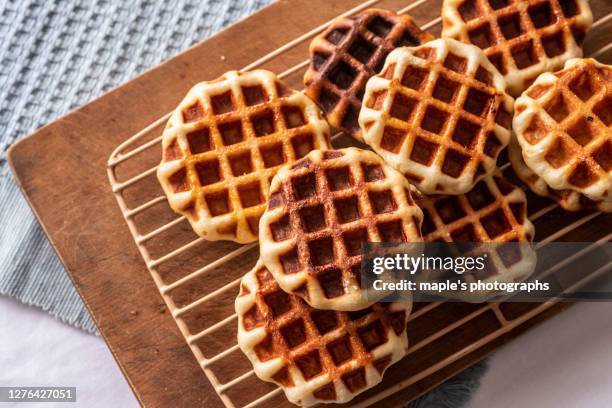 belgian waffles - cialda foto e immagini stock