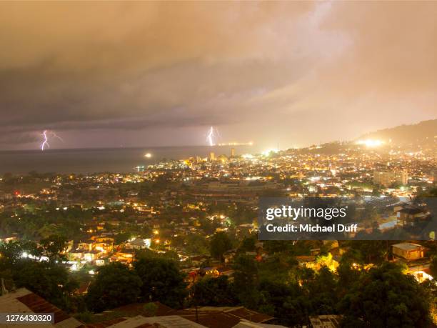 lightning storm approaches freetown, sierra leone - フリータウン市 ストックフォトと画像