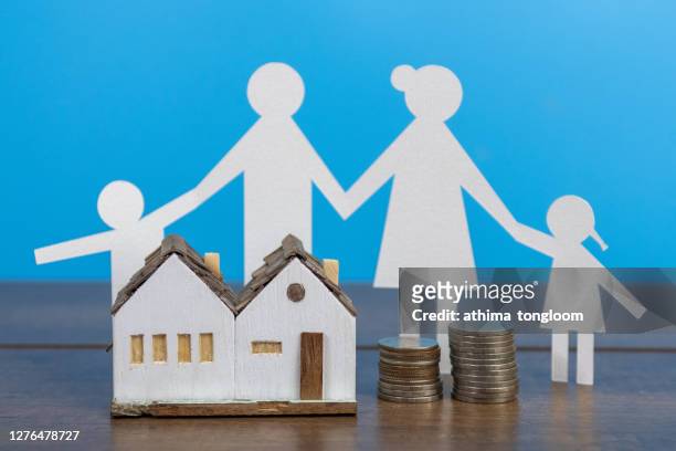 insurance protecting family health live and house concept. - lebensversicherung stock-fotos und bilder