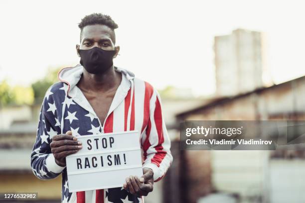 antirassismus-konzept - anti quarantäne protest stock-fotos und bilder
