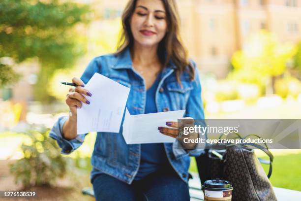 volwassen volwassen spaanse vrouwelijke kiezer met mail-in voting election ballot in western usa photo series - voting by mail stockfoto's en -beelden