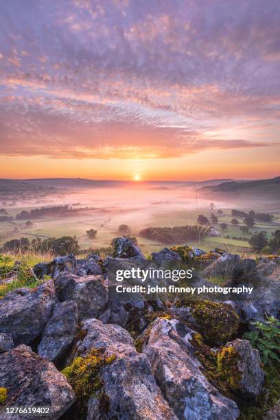 hope valley summer sunrise, derbyshire peak district. uk - edale stock pictures, royalty-free photos & images