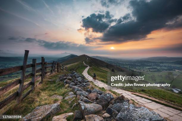 great ridge september sunrise, castleton, derbyshire peak district. uk - peak district national park stock pictures, royalty-free photos & images