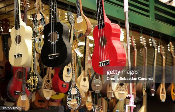 colorful guitars and musical instruments on display at souvenir shops in athens, greece - instrumento-de-corda imagens e fotografias de stock