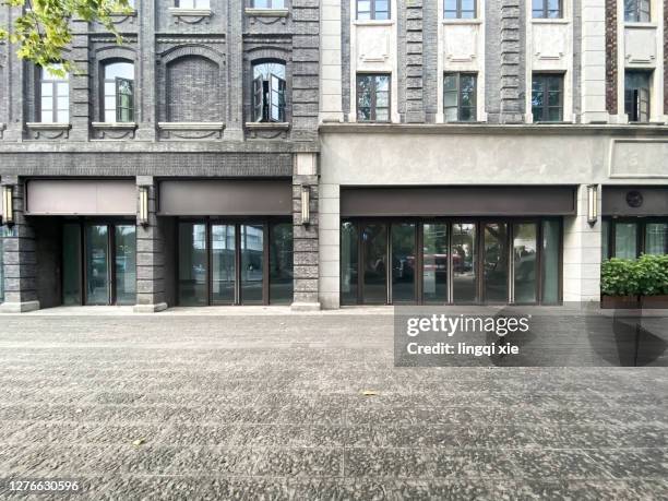 european-style residential buildings on the streets of hangzhou, china - apartment front door foto e immagini stock