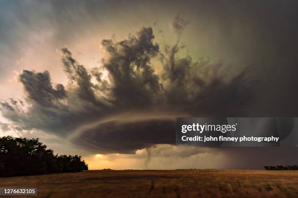 storm - extreme weather - thunderstorm - weather - kansas - tornado alley - usa - kansas landscape stock pictures, royalty-free photos & images