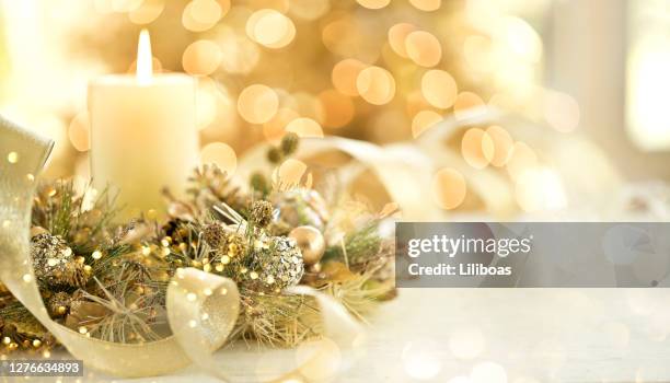 jul elegant gyllene ljus - christmas candle bildbanksfoton och bilder