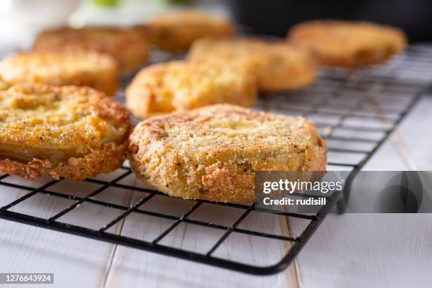 fried green tomatoes - green tomato stock pictures, royalty-free photos & images