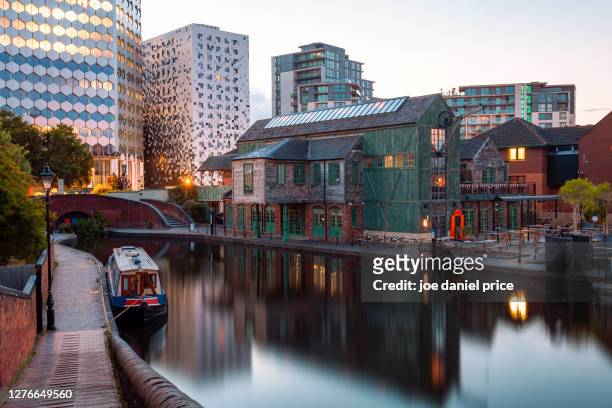 narrowboat, gas street basin, birmingham, england - birmingham skyline stock pictures, royalty-free photos & images