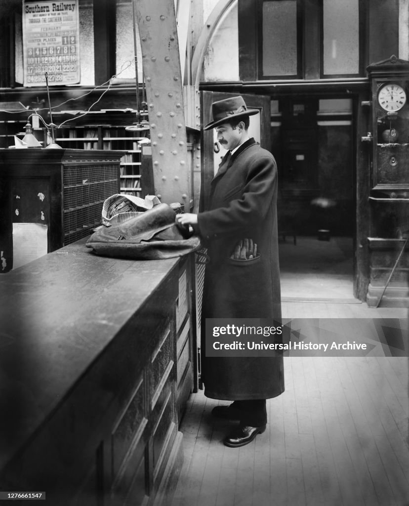 Man at Post Office, Washington, D.C., USA, Harris & Ewing, February 1907