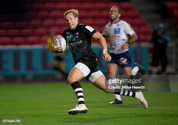 Max Malins of Bristol Bears on his way to scoring a try during the European Rugby Challenge Cup Semi Final match between Bristol Bears and...