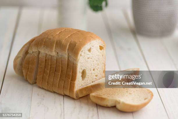 gluten free bread - gluten free bread stockfoto's en -beelden