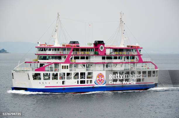 fähre von kagoshima nach mount sakurajima in japan - ocean liner stock-fotos und bilder