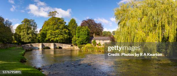 ashford in the water, derbyshire, england - england river landscape stock-fotos und bilder