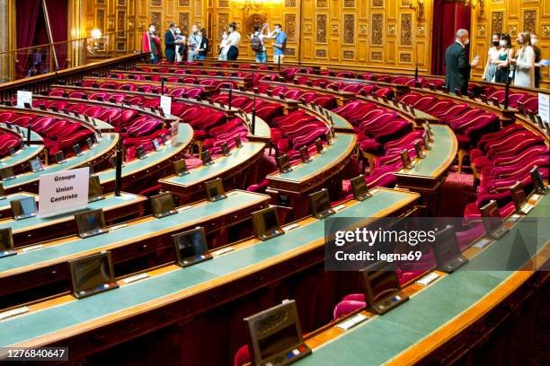 plenarsaal des französischen senats in paris - senate stock-fotos und bilder